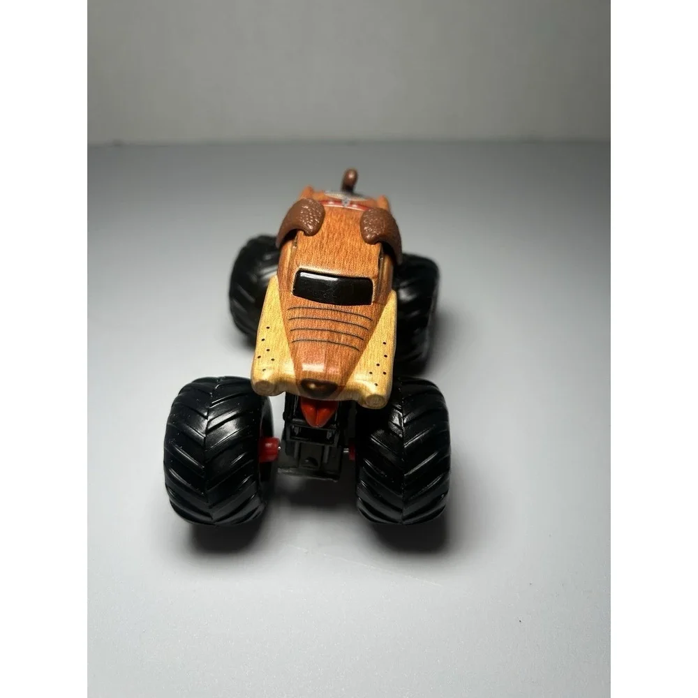 Hot‎ Wheels Monster Jam Mutt Red Tongue Brown Dog 2010 Freestyle Champion Rare